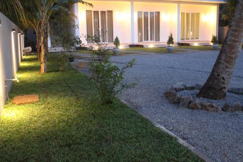 Dadugama House | Exin River Breeze Transit Hotel - Katunayake