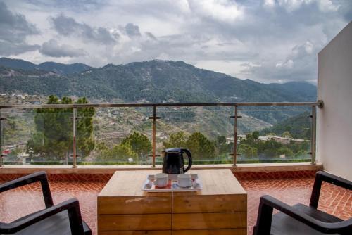 Dharampur Apartment | Exotic Stays I 2 BHK Serviced Apartments I Mountain View I The Western Heights I Kasauli
