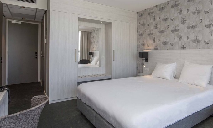 Oranjeplaat Hotel | Explore Diverse Outdoor Activities From Modern Room| Near Deltapark Neeltje Jans