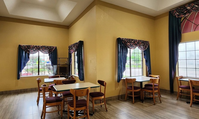 Southeast Houston Hotel | Express Inn Hobby