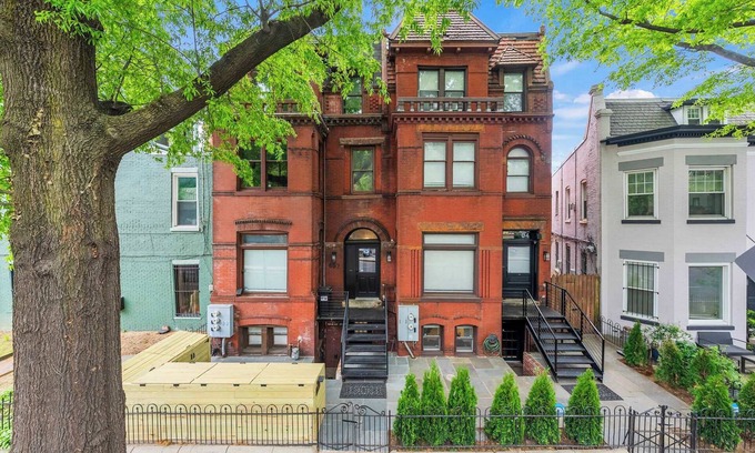 Shaw Apartment | Exquisite 8BR/7BA DC Mansion – Reunions, Retreats