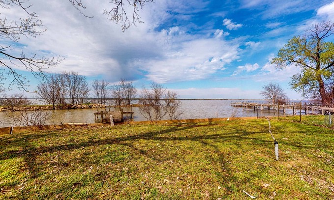 Quinlan House | Exquisite Waterfront - New Construction w/ Kitchen