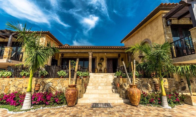 Cabo San Lucas Villa | Extravagent 4 BR Luxury Villa Finca Tezal w/Private Pool, Jacuzzi + Much More!