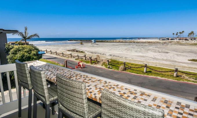 Townsite House | F14 - Tower 10 Oceanview Cottage