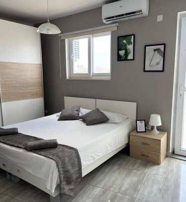 Msida House | F5 Room 1, Private Double room with private bathroom and balcony in shared Flat