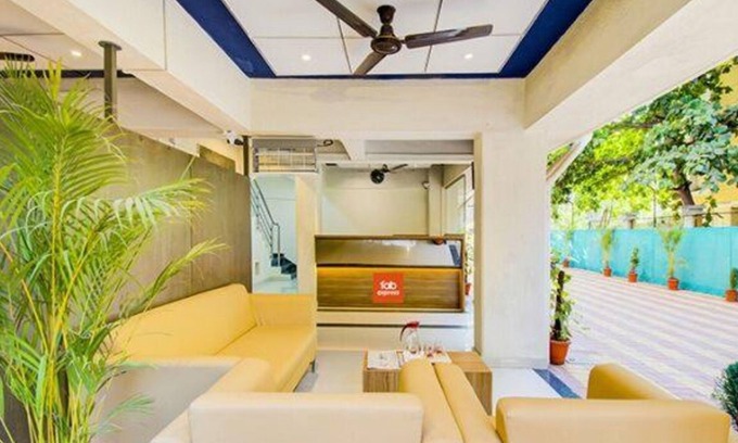 Viman Nagar Hotel | Fabexpress A1 Dalcha