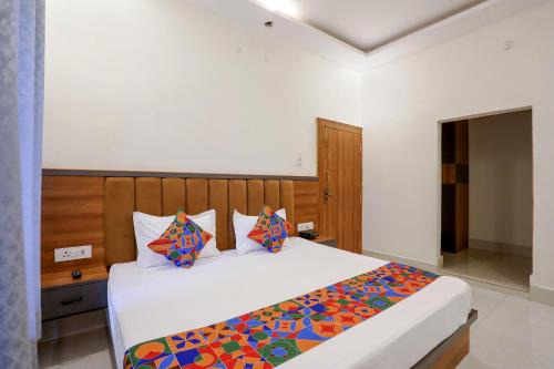 Allahabad Hotel | FabExpress Downtown Residency