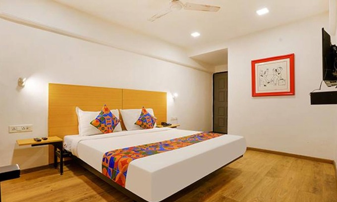 Vile Parle Hotel | Fabexpress Highway Residency