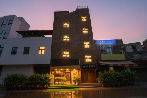 Delhi Hotel | FabExpress Jeet Stays - Near Dilshad Garden Metro Station