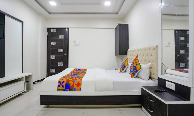 Vashi Hotel | Fabexpress Rajmahal