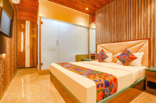 Andheri West Hotel | FabExpress Versova Residency - Nr Kokilaben Hospital