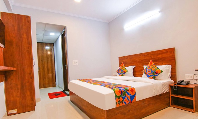 Sushant Lok Hotel | Fabhotel Aashiyana Paradise