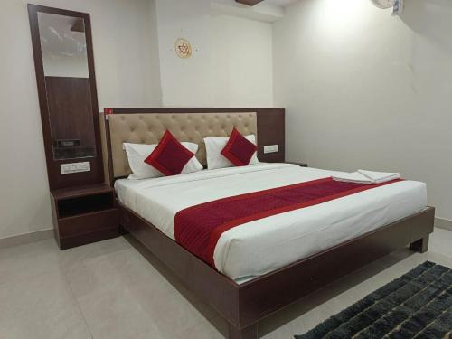 RR Nagar Bed & Breakfast | FabHotel AR Daffodil Inn
