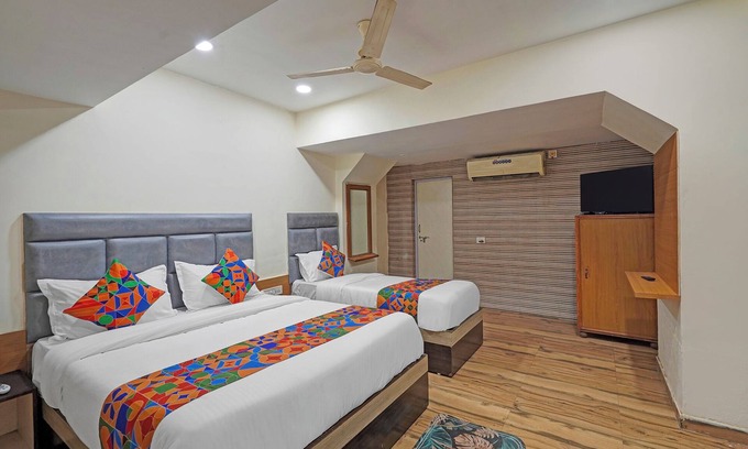 Ahmedabad City Centre Hotel | Fabhotel Rajtilak