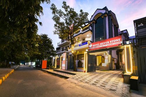 Noida Hotel | FabHotel Silver Stone