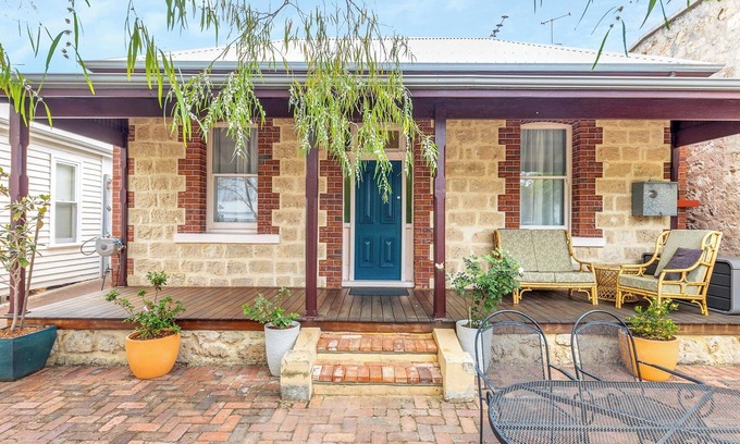 East Fremantle House | Fabulous 2BR close to the heart of East Fremantle - walk to the river