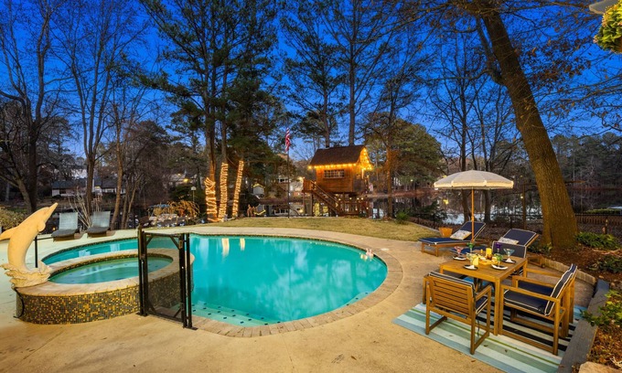 Lilburn House | Fabulous Fall Stays for Families and Friends!