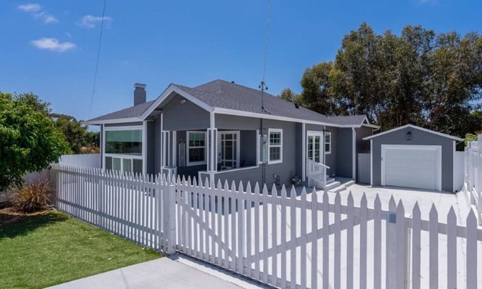 Hillcrest House | Fabulous New 4BR/3BA House in Mission Hills