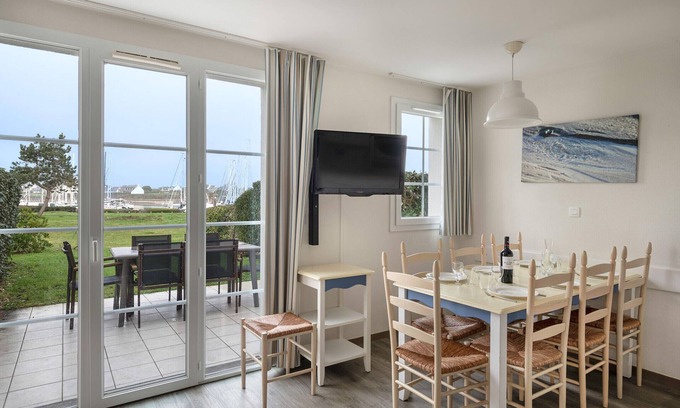Arzon Ski Chalet | Facing the marina, beautiful house for 6, Pool