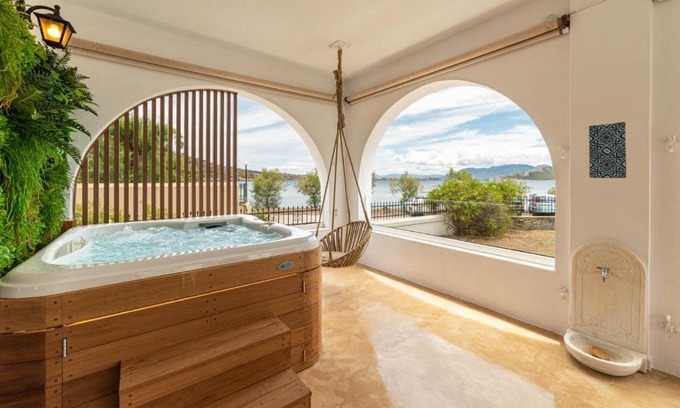 Kontos House | Faidon's Luxury House with jacuzzi by AegianKazarte