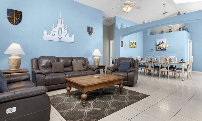 West Kissimmee Villa | Fairytale Villa - 2 Masters, Privacy Fence!