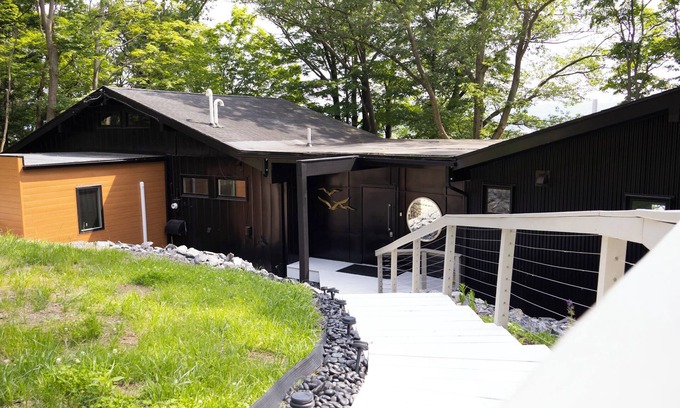 Lansing House | Fall Foliage View Contemporary Cayuga Lakehouse 3BR/3BA/Sleeps 9