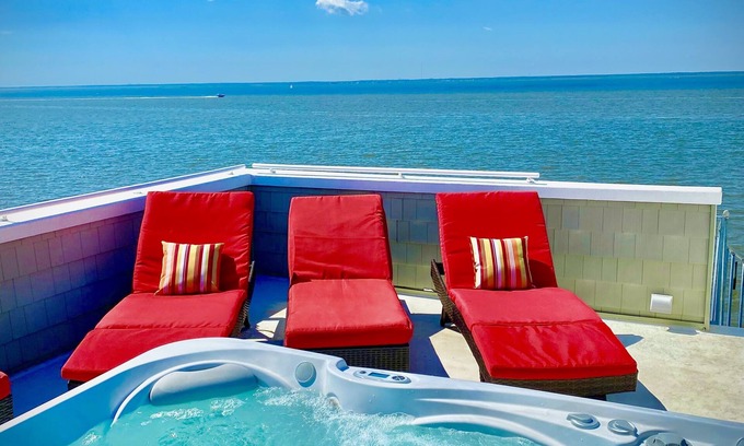 North Beach Haven House | Fall Special Oct 7-14 full week for 5900, rooftop hot tub on the water!