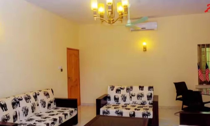 Porto-Novo Apartment | Family-friendly 3-bedroom apartment/WiFi, AC & Fishpond in charming Porto-Novo
