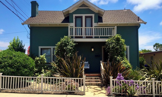North Park House | Family Friendly 3BR Getaway! Central, Convenient, & Charming.