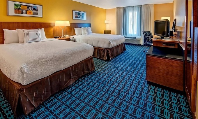 Florida Center Hotel | Family & Friends Getaway! 3 Spacious Units, Free Hot Breakfast, Free Parking!