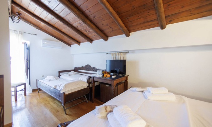 Omales Apartment | Family Room - Castello di Haria