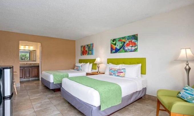 Historic Downtown Kissimmee Hotel | Family Vacation Room with 2 DBL Beds Near Must-see Attractions