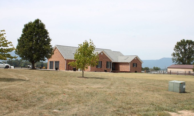Luray Other | "FARM CHARM" w/Mtn Views~Fire Pit~Family Friendly