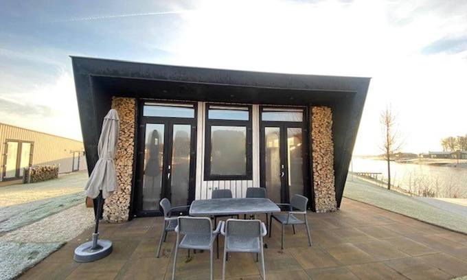 Dronten Ski Chalet | Fascinating chalet with dishwasher