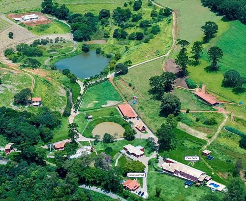 Pedra Bela House | Fazenda com 3 espaços independentes - 10 suítes com PISCINA, 4 suítes com JACUZZI ou Chalé romântico com JACUZZI - Wi-Fi 400MB Lagos e Cavalos