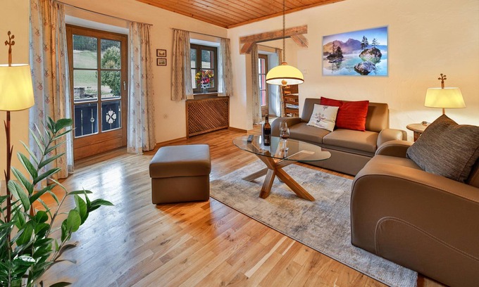 Ramsau bei Berchtesgaden Apartment | Ferienwohnung Nr. 1, 1-2 Pers., 48 qm, Dusche/wc, Südbalkon, TV, 1 Schlafzimmer + Wohnschlafzimmer, Neue Wohnküche