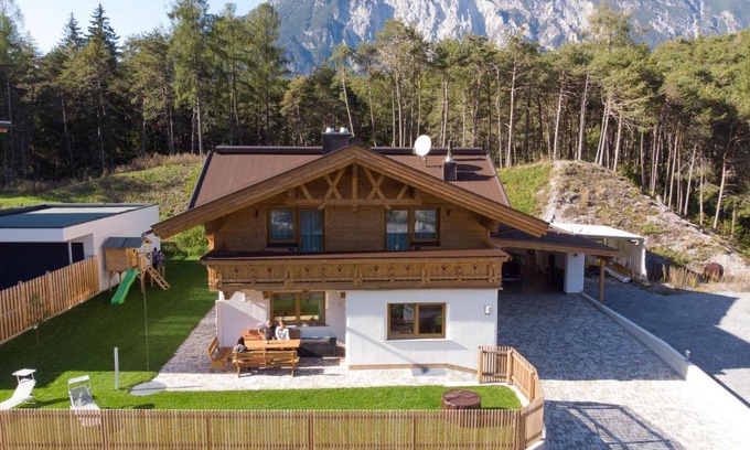 Sautens Ski Chalet | Ferienhaus Sennerhäusl