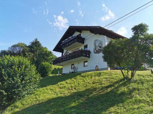 Stein Apartment | Ferienwohnung am Eichwald