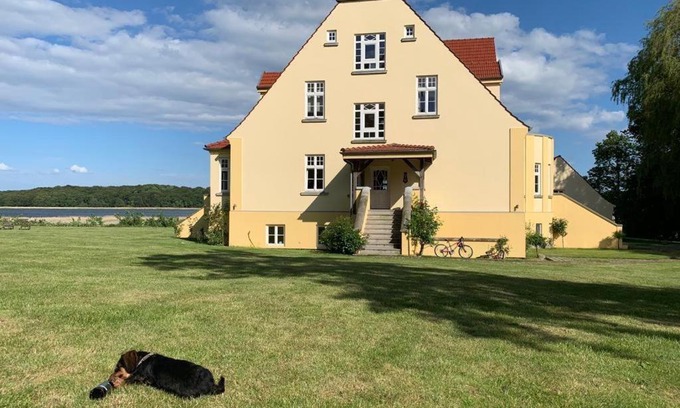 Grubnow Apartment | Ferienwohnung-1-direkt-am-Wasser-im-Gut-Grubnow-Ruegen