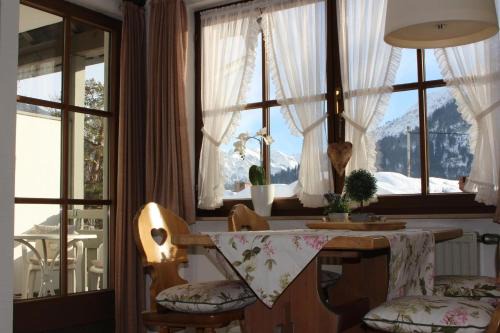 Bad Hindelang Apartment | Ferienwohnung Bergblick - Allgäublick