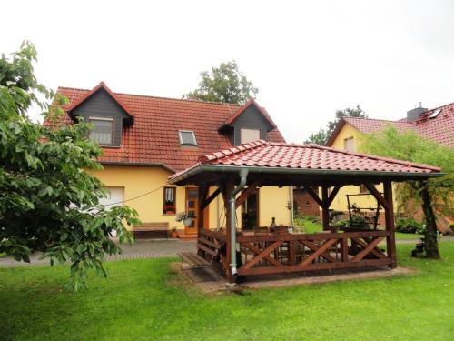 Burg-Dorf Apartment | Ferienwohnung Lehmann, Ursel