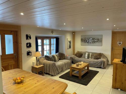 Les Carroz-d'Araches Apartment | Ferme rénovée 4 ch, 3 sdb, PARKING, WIFI, proche pistes et commerces - FR-1-572-25