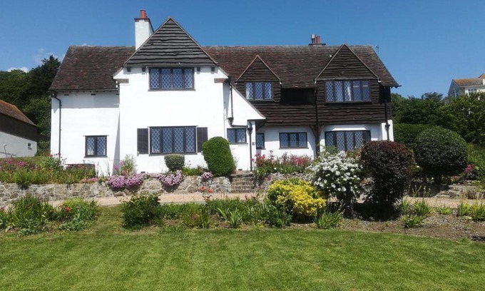 Hythe House | Fern Lodge Guesthouse