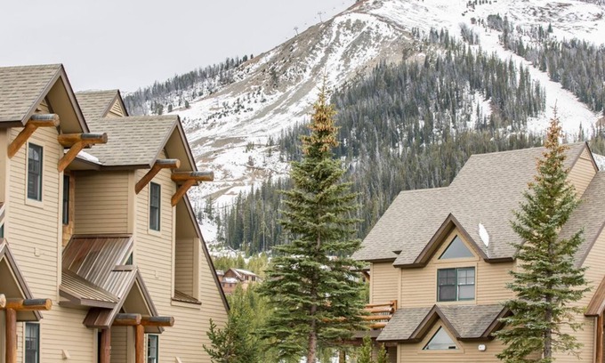 Saddle Ridge House | Festive Availability! Saddle Ridge Townhome with Ski-in/Ski out access! Hot tub!