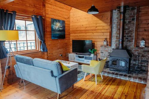 Callington House | Finlodge- Pet-Friendly Scandinavian Cabin