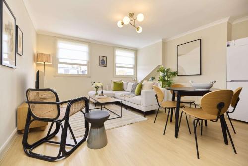 Brownswood Apartment | Finsbury Park Two-Bed Split-Level Flat