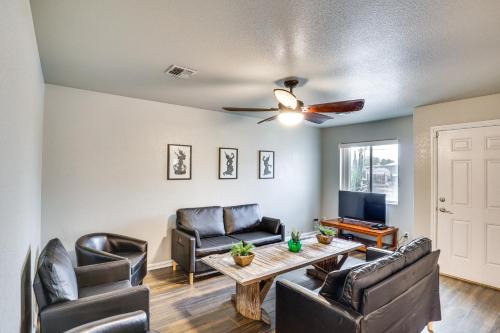 Bullhead City House | Fire Pit and Covered Patio Bullhead City Escape!