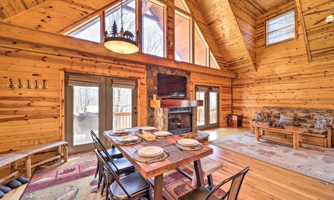 Burnsville House | Fire Pit and Views Picturesque Cabin in Burnsville!