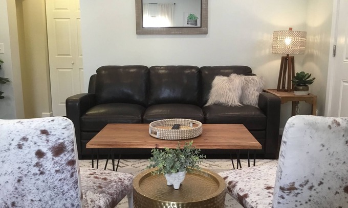 Geneva-on-the-Lake Cottage | Firefly Cottage: WALK TO THE STRIP, 3 BED 1 1/2 BATH sleeps up to 7