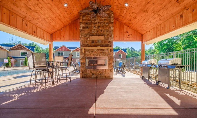 Gatlinburg Ski Chalet | Firefly Nights - Five Bedroom Chalet